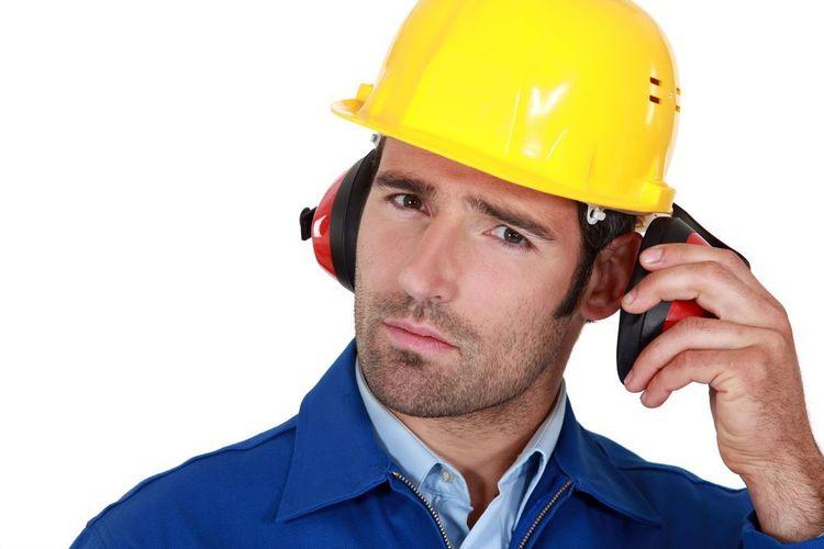 Att ta bort dina hörselskydd för att kommunicera sätter hörsel i fara